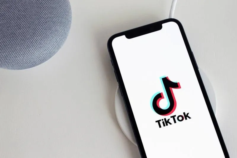 Dlaczego TikTok usuwa konta? Oto najważniejsze powody, które musisz znać.