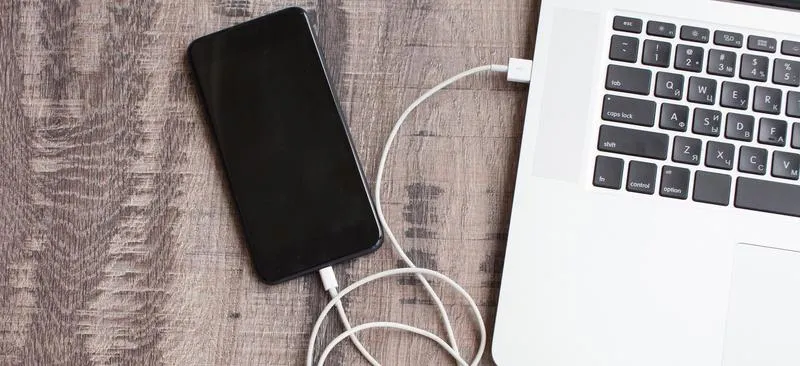 Przewodowe połączenie USB telefon laptop